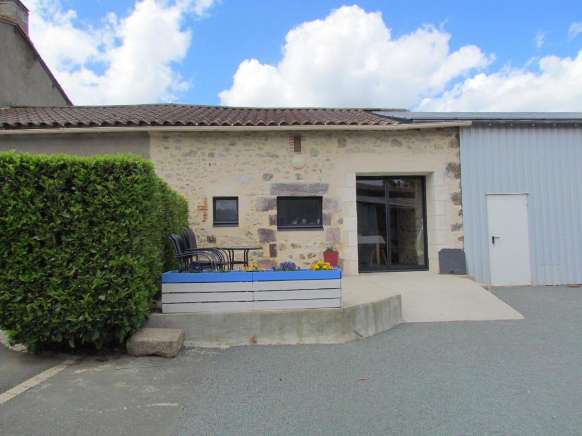 Gite La Petite Maison Montournais Exterior foto